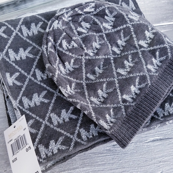 Michael Kors Metallic Hat Scarf Winter Set Gift - Picture 2 of 3